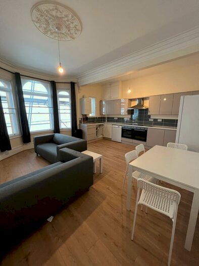 7 Bedroom Flat To Rent In Wesley Place, Bristol, BS8