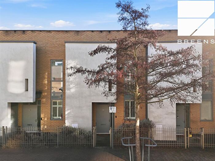 2 Bedroom Property For Sale In Jacks Farm Way, Highams Park, E4