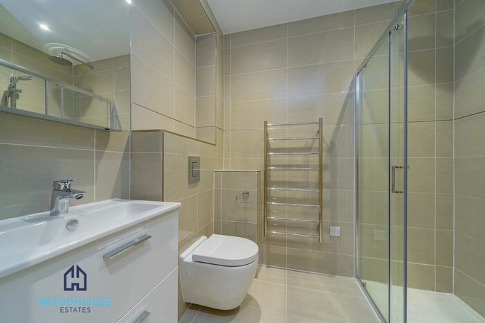 1 Bedroom Flat To Rent In Park Avenue, Bushey, WD23