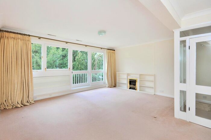 3 Bedroom Maisonette To Rent In College Road, London, SE21