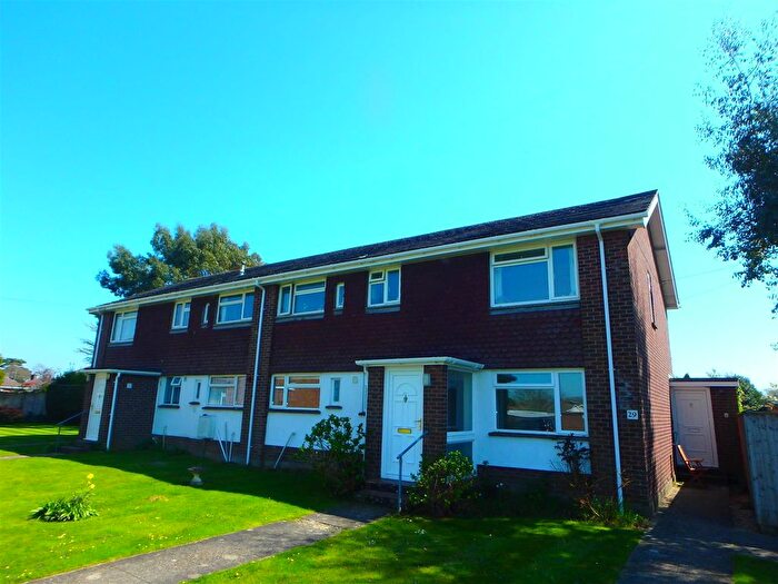 2 Bedroom Flat To Rent In Aspen Place, New Milton, BH25