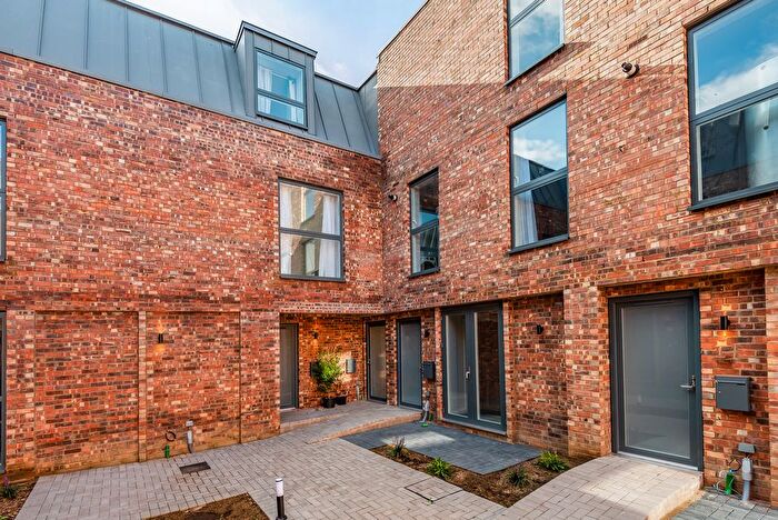 4 Bedroom Semi-Detached House To Rent In Wells Walk, London, E7