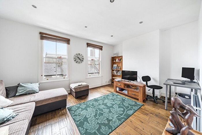 2 Bedroom Maisonette For Sale In Gibson Street, London, SE10
