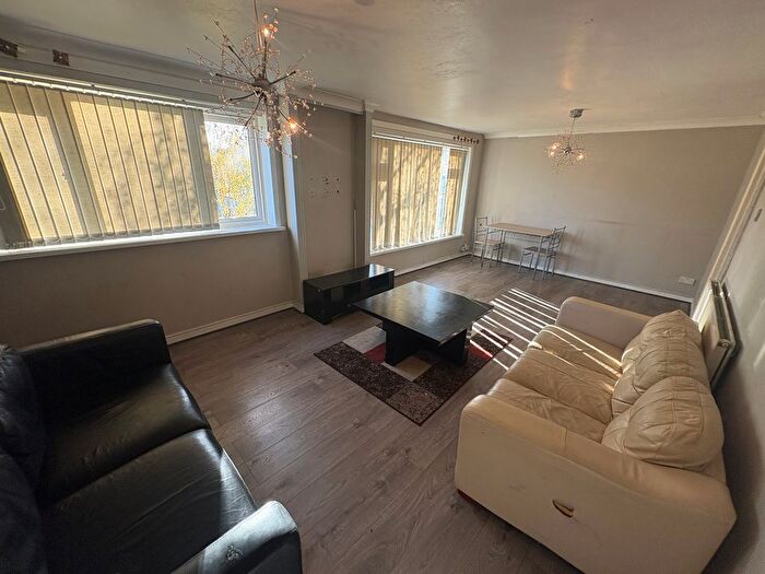 2 Bedroom Flat To Rent In Daventry Grove, Birmingham, B32