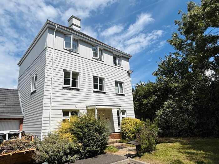 4 Bedroom Detached House To Rent In Cedar Avenue, Haywards Heath, RH16