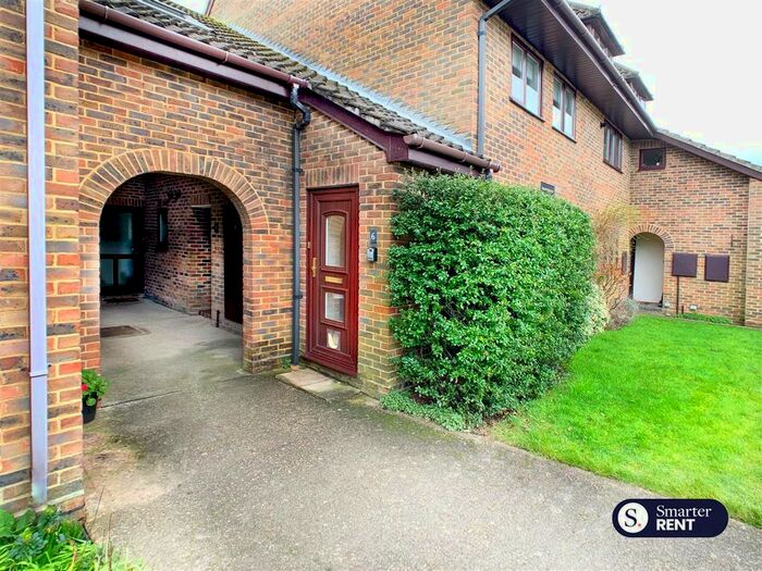 2 Bedroom Property To Rent In Wiltshire Drive, Wokingham, RG40