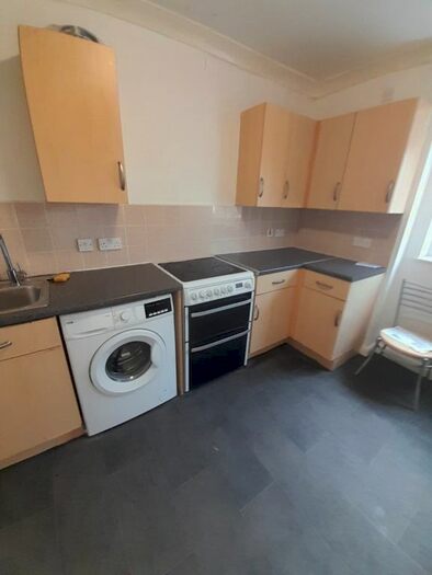 2 Bedroom Property To Rent In Lovell Park Heights, Leeds, LS7