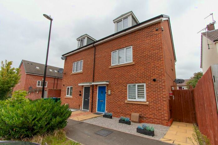 3 Bedroom Semi-Detached House To Rent In Hillmorton Road, Coventry, CV2