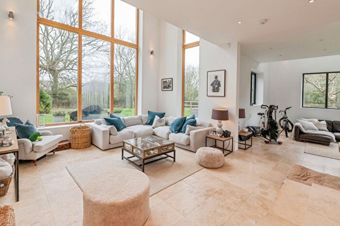 4 Bedroom Detached House For Sale In Buckwyns Chase, Billericay, Essex, CM12