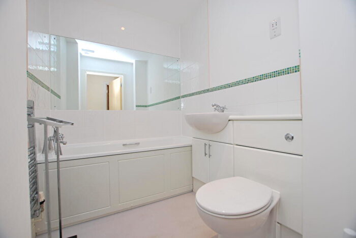 2 Bedroom Apartment To Rent In Townbridge Mill, LU7