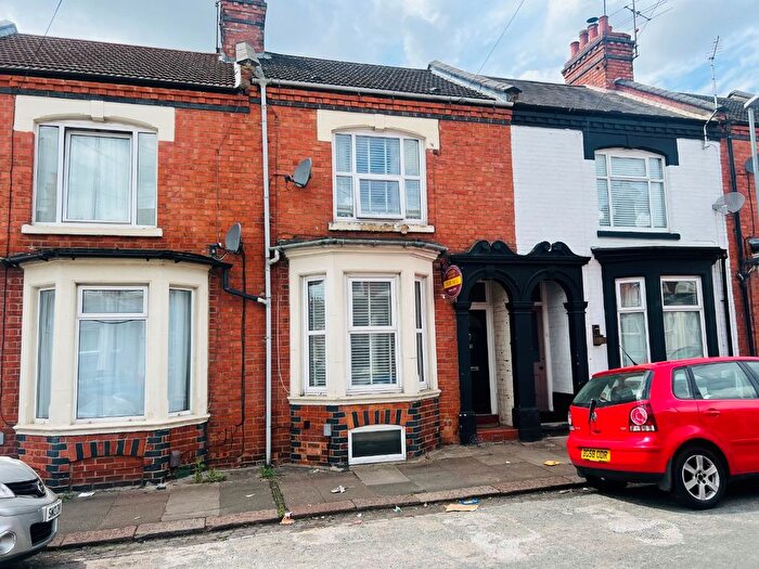 3 Bedroom Terraced House For Sale In Wycliffe Road, Abington, Northampton, NN1