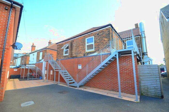 2 Bedroom Flat To Rent In Consort Close, Poole, BH12