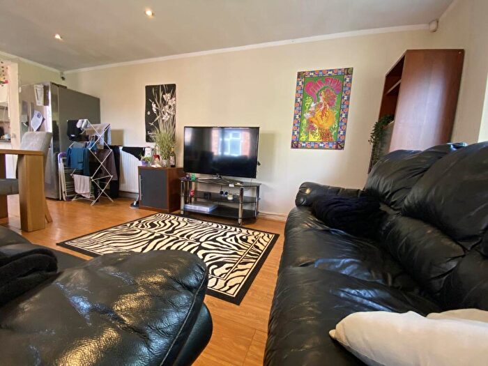 4 Bedroom Semi-Detached House To Rent In Arnfield Road, Withington, M20