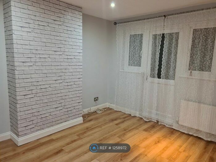 1 Bedroom Flat To Rent In St. Anselms Road, Hayes UB3