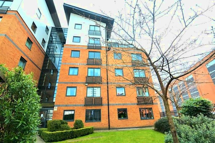 1 Bedroom Flat To Rent In Regal Court, Bishopgate Street, B15
