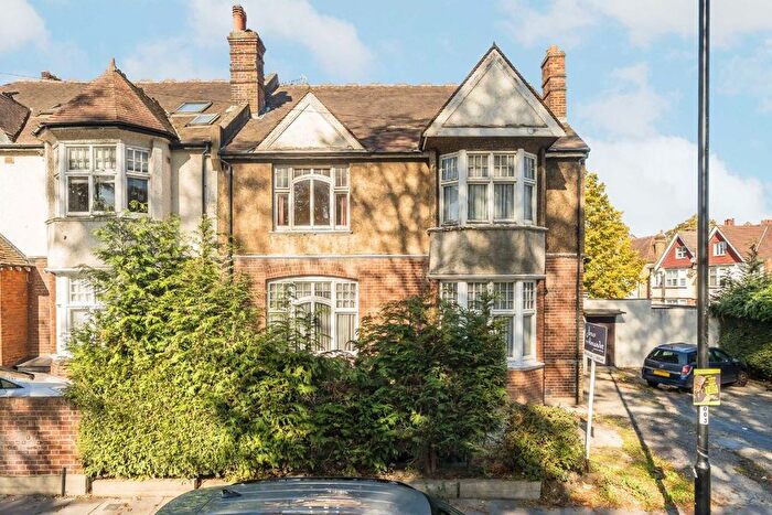 6 Bedroom Semi-Detached House For Sale In St. Helen's Crescent, London, SW16