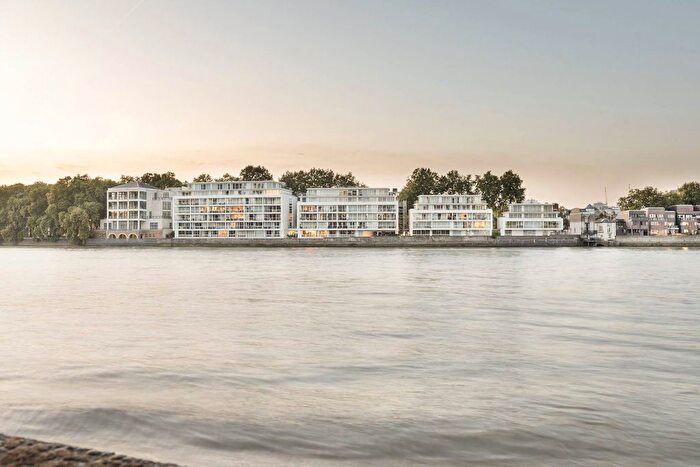 1 Bedroom Flat To Rent In Grosvenor Road, Pimlico, SW1V