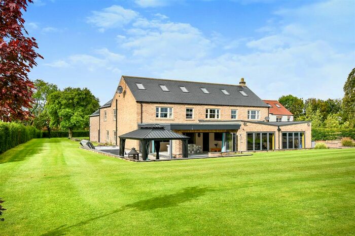 6 Bedroom Detached House For Sale In The Old Manor, Leppington, YO17