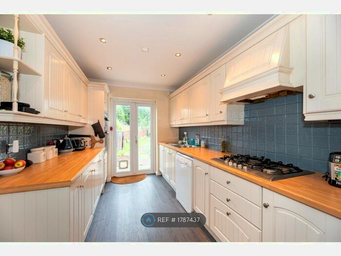 5 Bedroom Semi-Detached House To Rent In Rayleigh Road, Hutton, Brentwood, CM13