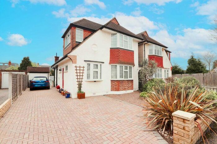 4 Bedroom Link Detached House To Rent In Cromwell Avenue, New Malden, KT3
