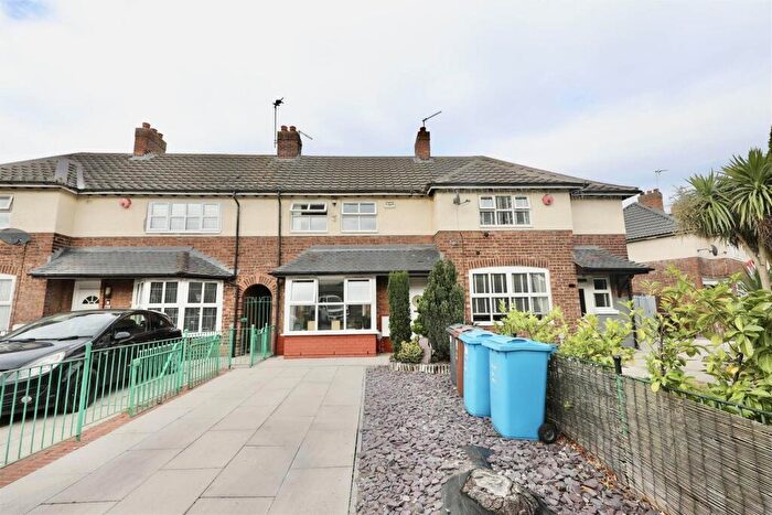 3 Bedroom Terraced House For Sale In St Avenue, Hull, HU6
