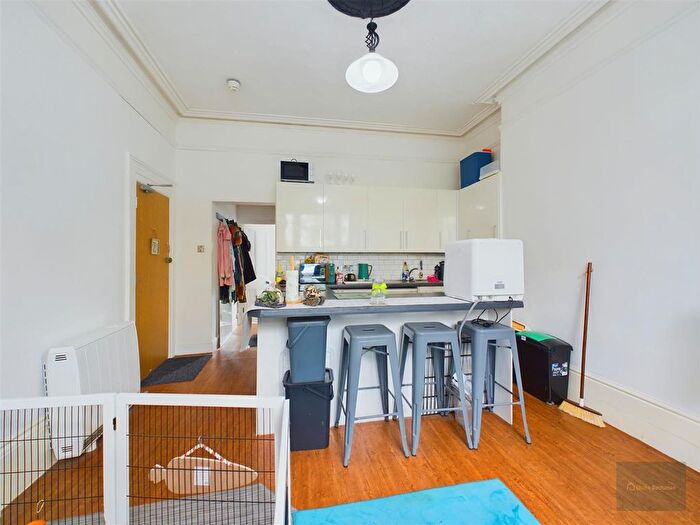 1 Bedroom Flat For Sale In Connaught Avenue, Mannamead, Plymouth, PL4