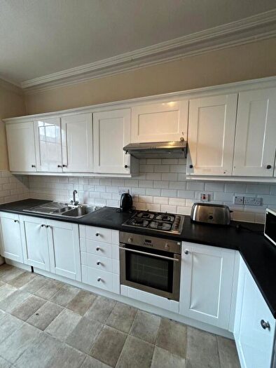 4 Bedroom Flat To Rent In Montrose Terrace, Edinburgh, EH7
