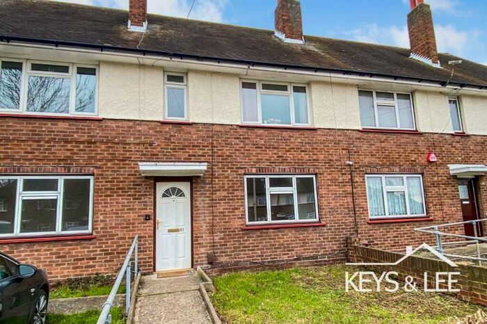 2 Bedroom Ground Maisonette To Rent In Chelmsford Avenue, Romford, RM5