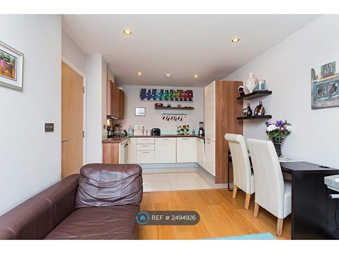 2 Bedroom Flat To Rent In Larden Road, London, W3