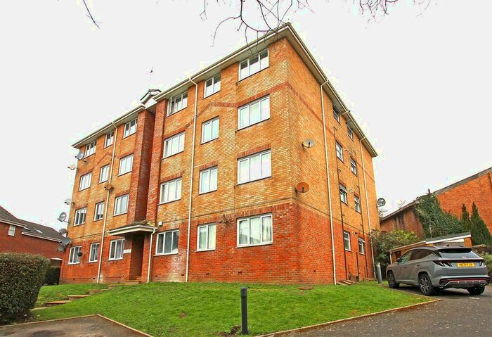 2 Bedroom Flat To Rent In Northcote Road, Bournemouth, BH1