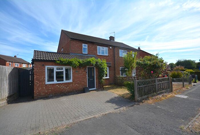 3 Bedroom Semi-Detached House For Sale In Sandycroft Road, Amersham, HP6