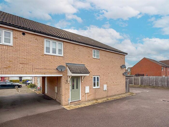 1 Bedroom Maisonette For Sale In Spearmint Way, Red Lodge, IP28