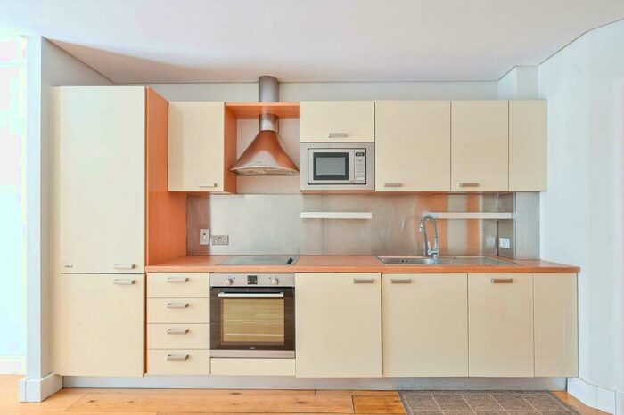 2 Bedroom Flat To Rent In Marina Place, Hampton Wick, Kingston Upon Thames, KT1