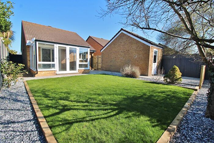 2 Bedroom Detached Bungalow For Sale In Southleigh Grove, Hayling Island, PO11