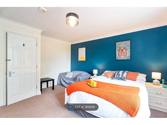 6 Bedroom End Of Terrace House To Rent In Nightingale Shott, Egham, TW20