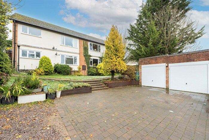 2 Bedroom Maisonette For Sale In Hill Close, Harpenden, AL5