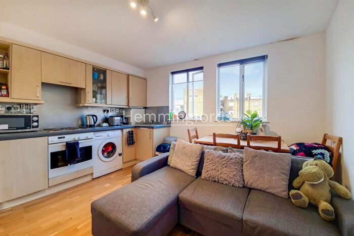 2 Bedroom Apartment To Rent In Essex Road, Angel, N1