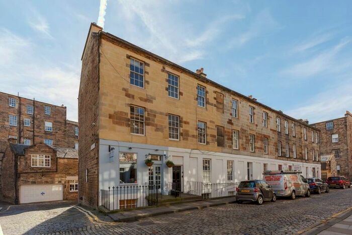 2 Bedroom Flat To Rent In William Street, Edinburgh, EH3