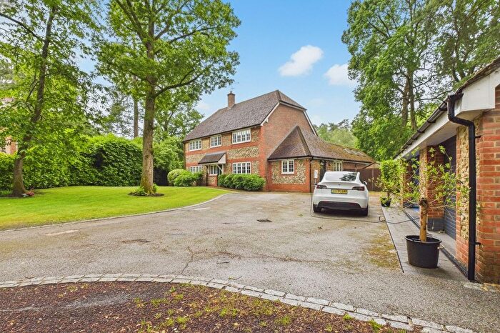 5 Bedroom Detached House To Rent In Nuthatch Close, Ewshot, Farnham, Hampshire, GU10