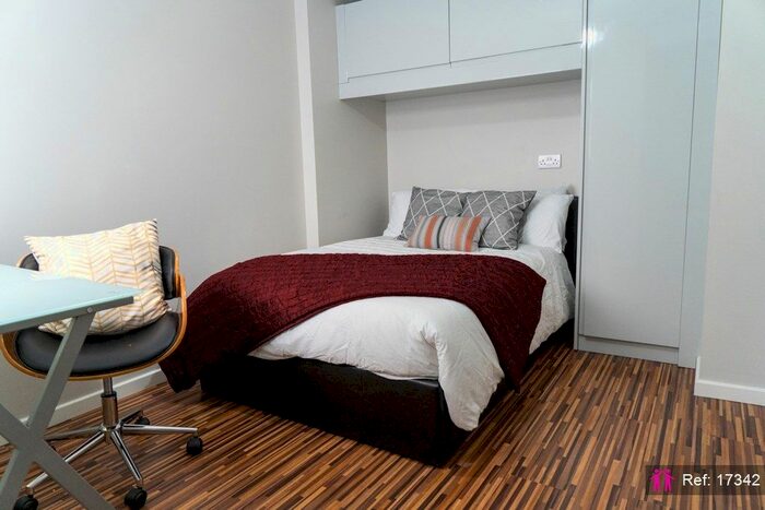 7 Bedroom Terraced House To Rent In Crofton Street, Rusholme, Manchester, M14