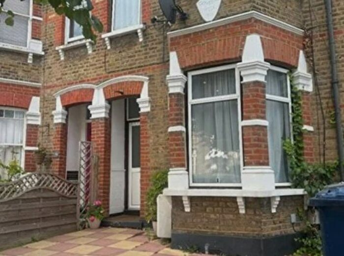 4 Bedroom Terraced House To Rent In Stanford Road, Friern Barnet, N11