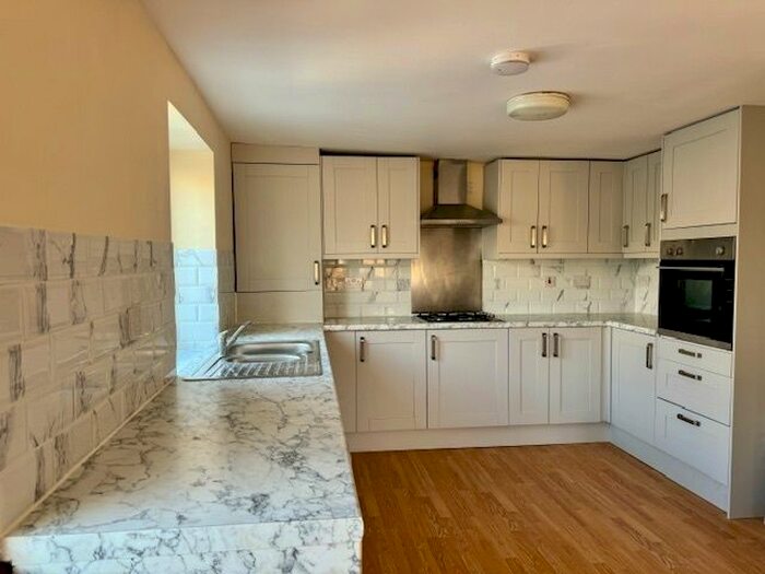 2 Bedroom Flat To Rent In Manor Road, Wallington, SM6