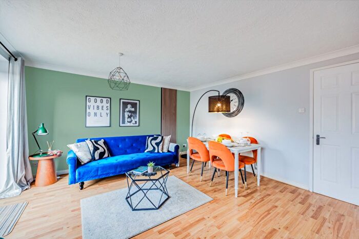 3 Bedroom Flat To Rent In Shenley Brook End, MK4