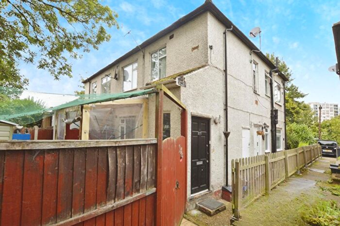 2 Bedroom Flat For Sale In Chigwell Road, Woodford Green, IG8