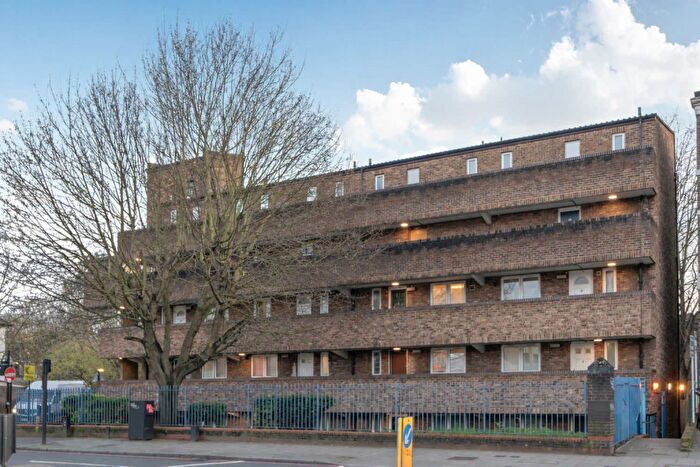 1 Bedroom Apartment For Sale In Romney Close, London, SE14