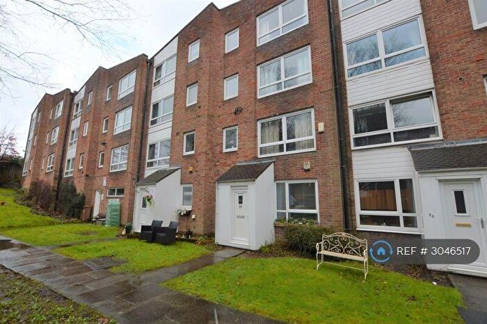 1 Bedroom Flat To Rent In Bamford Court, Rochdale, OL11