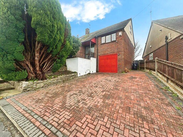 4 Bedroom Chalet For Sale In Hillview Road, Hythe, Southampton, Hampshire, SO45