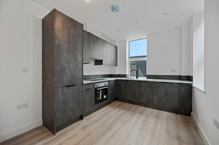 1 Bedroom Flat To Rent In The Grove, Slough, Berkshire, SL1