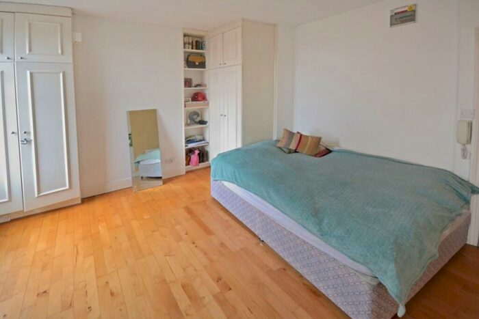 Flat To Rent In Cricklewood Broadway, Cricklewood, NW2