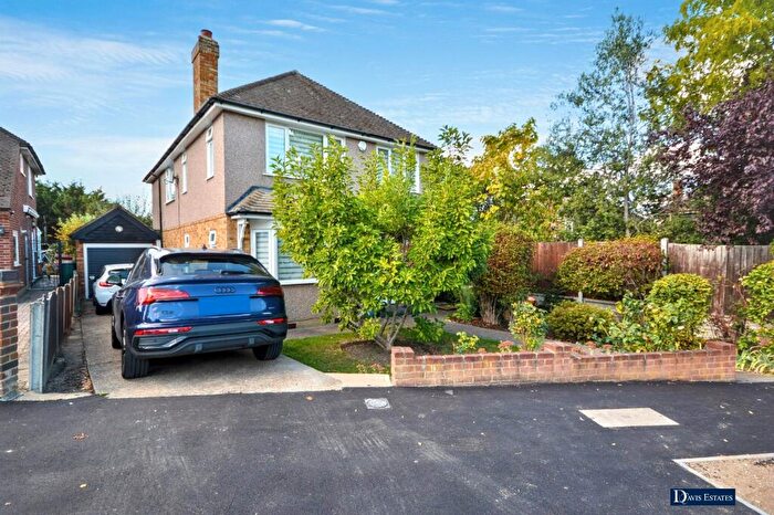 4 Bedroom Detached House For Sale In Nelwyn Avenue, Emerson Park, Hornchurch, RM11